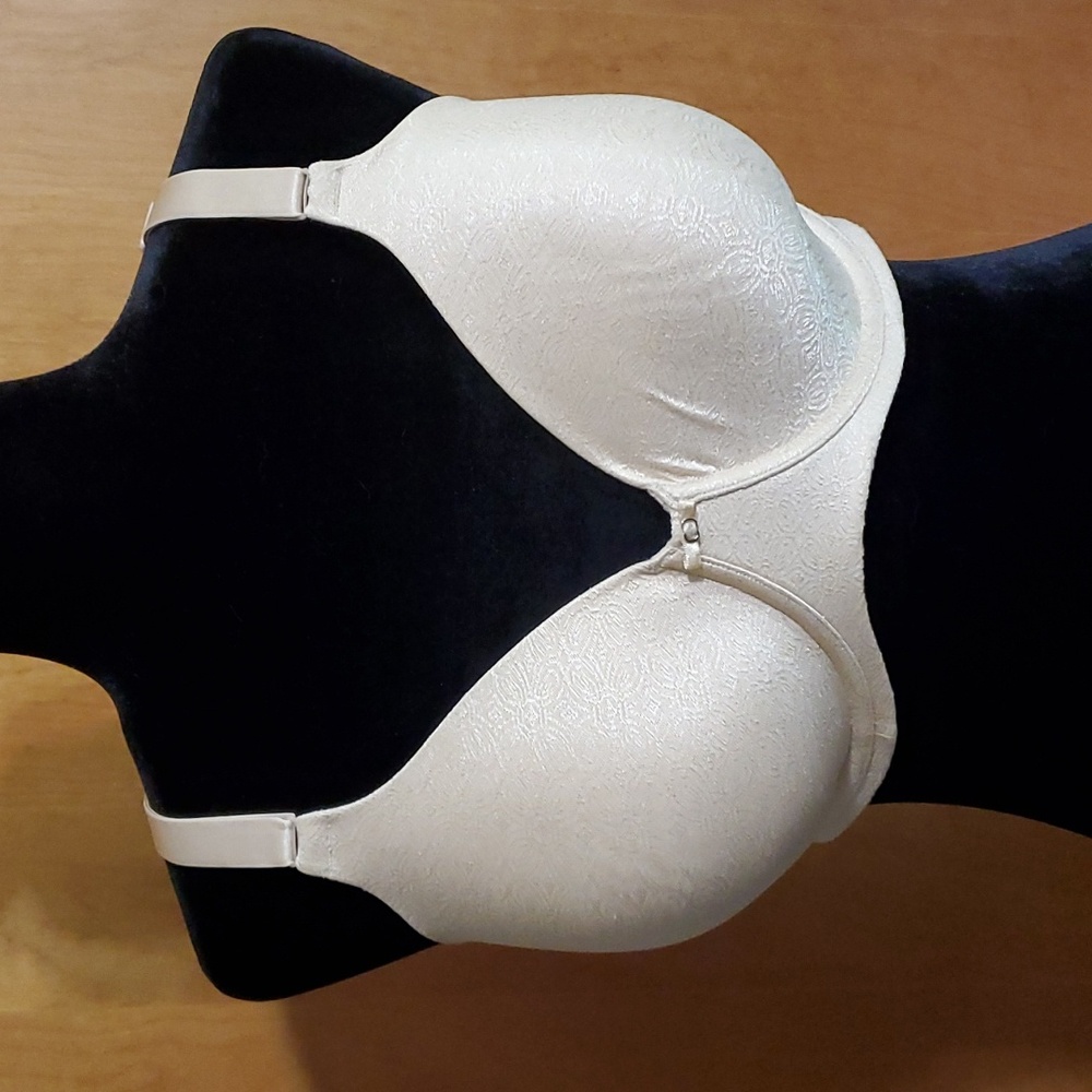 Vanity fair 38D bra. Cream Color.